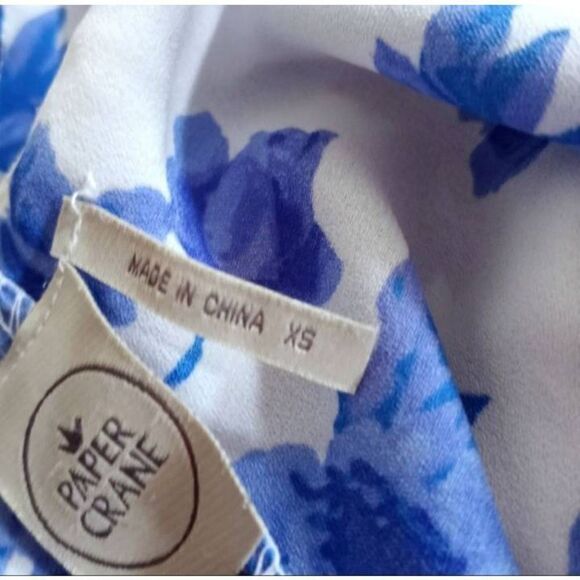 PAPER CRANE WHITE  & BLUE FLORAL CAMI SZ.XS EUC. - Picture 5 of 6